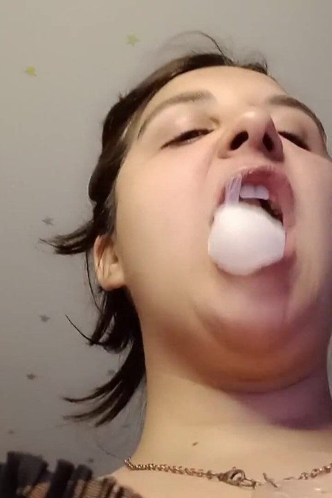 Underboob View While Doing Big Bubbles - Bunny Looner