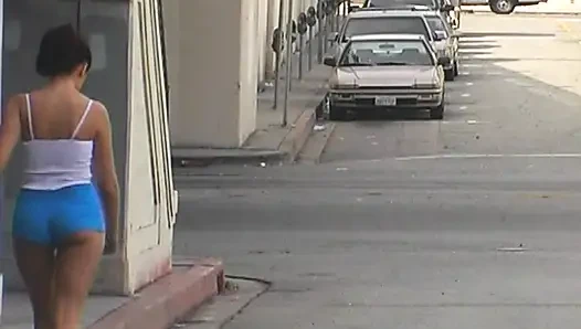 Heißes brünettes schätzchen wird im keller hart gefickt