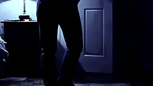 Ketika kakak ipar menggosok penisnya dengan pantatnya