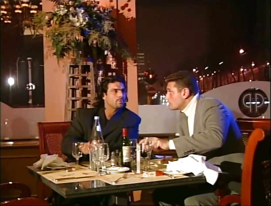 Güzel sarışın sadece ağzında büyük yarağı seviyor