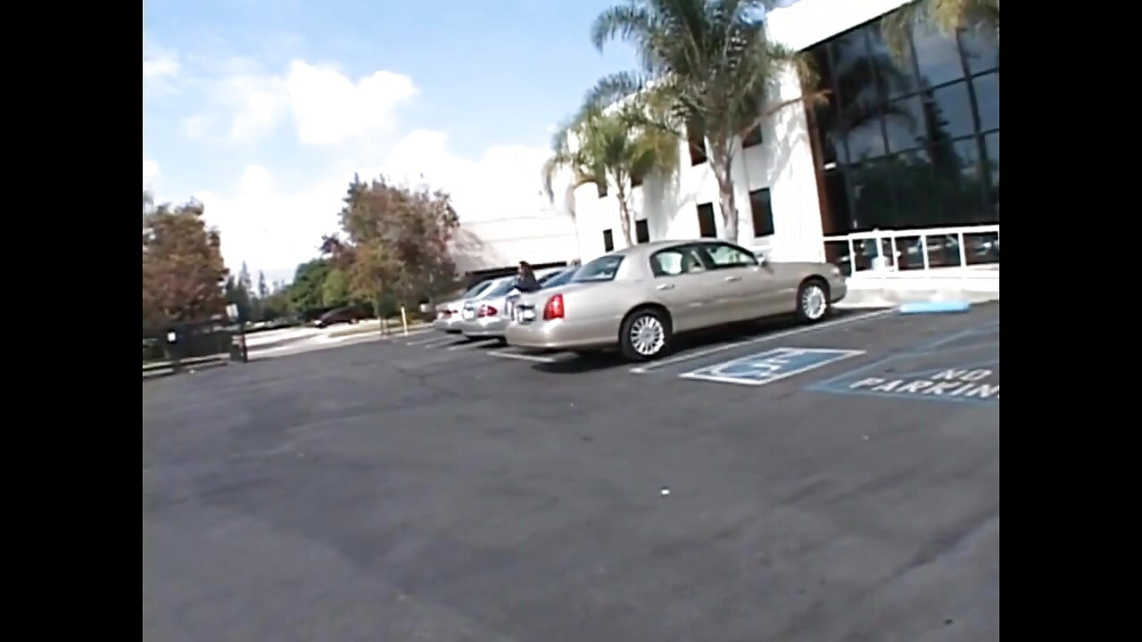 Najlepszy przyjaciel mojej dziewczyny ma niesamowitą ogoloną cipkę i jest dziwką