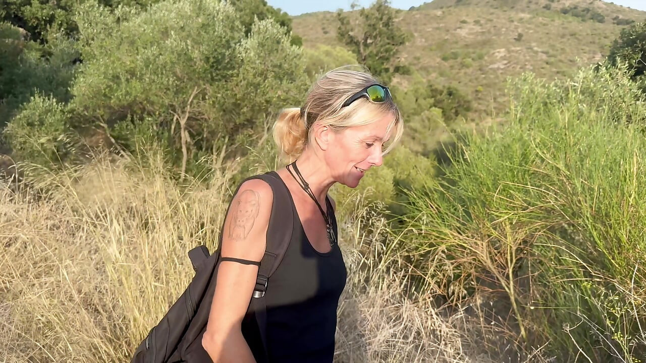 Slučajni seks na otvorenom - svršavamo vrlo brzo u isto vrijeme, rizični domaći seks