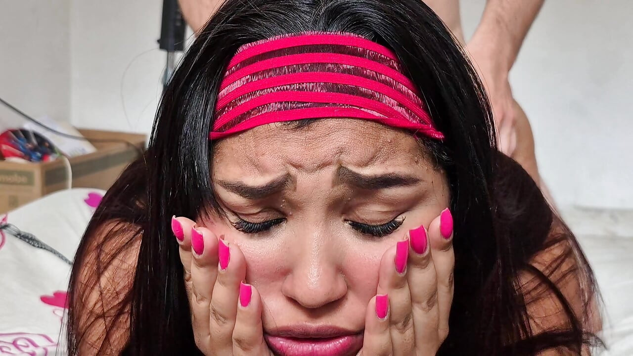 Ngentot sama cewek rambut cokelat, tetanggaku, 'orang asing', aku masukin semua kontolku ke mulutnya