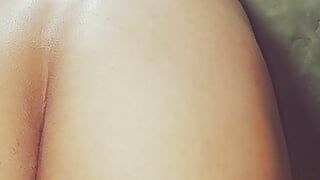 Η νεαρή μου κάμερα δείχνει γυμνή να παίζει με το σώμα μου Το φως αντανακλάται στην πλάτη μου