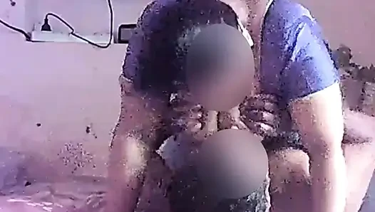 Sari bluzlu seksi büyük göğüslü yenge sert emiyor ve yarağıma biniyor