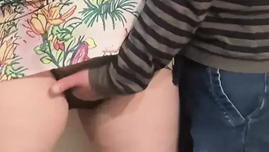 Sexy behaarte muschi in der u-bahn von ihrem chef gefingert