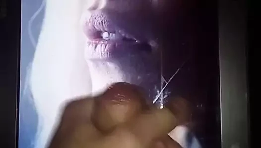 Emilia clarke boşalmak haraç (özel var)