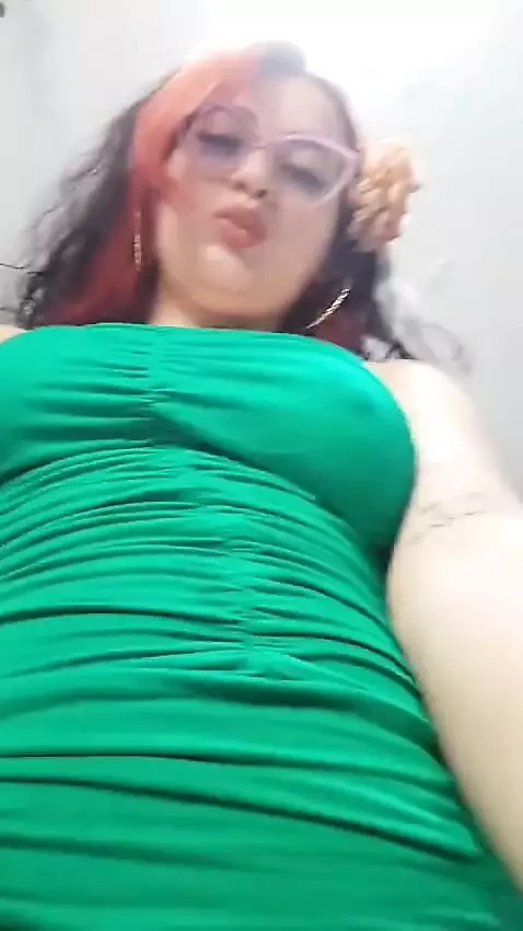 Put your hand under my dress and finger my pussy