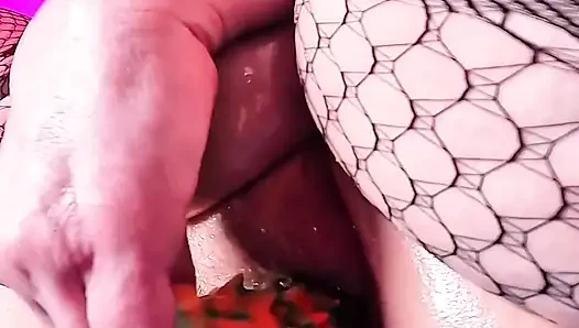 Memek berbulu tante super semok ini dientot habis-habisan
