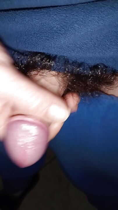 良い映画を見ながら自慰をします