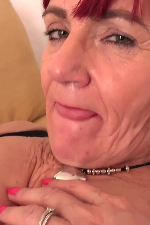 Auntjudysxxx - büyük memeli 64 yaşındaki ev sahibası Linda kiracısının kirayı dölle ödemesine izin veriyor