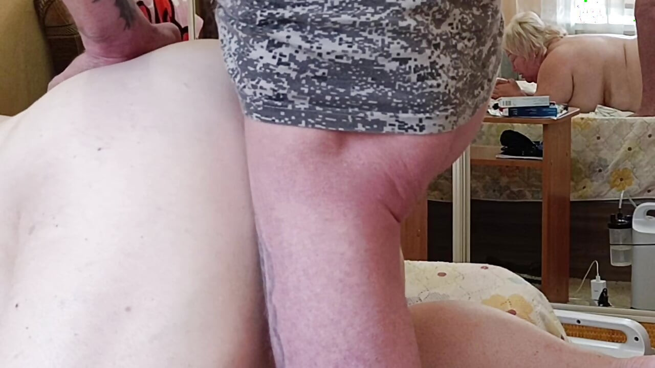 I fuck my neighbor in a big pussy, fill her with cum and whip her up