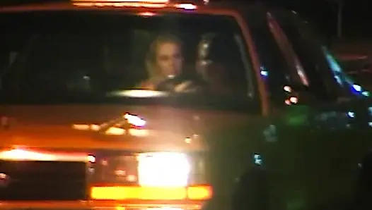 Wilde Lesbenabenteuer in Taxi und Badewanne