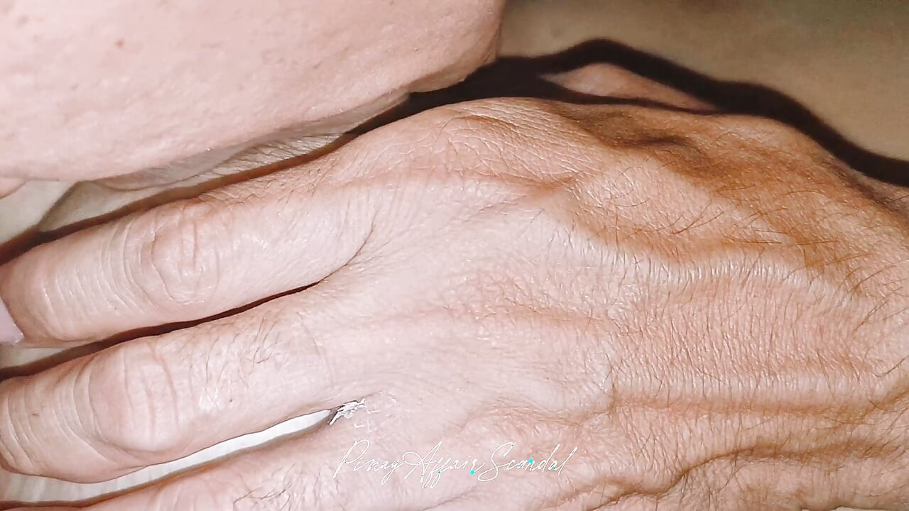 義理の兄の飢えた舌が義理の妹のジューシーな膣を貪る