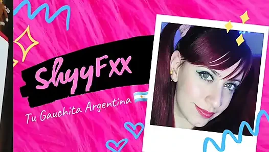 Shyyfxx çoraplarımla mastürbasyon yapıyorum ve sihirli bir spreyle bitiriyorum!