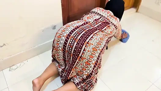 Египетская красивая фигуристая большая задница, горячая мусульманская мачеха застряла под кроватью, то она хочет анальный трах от меня!