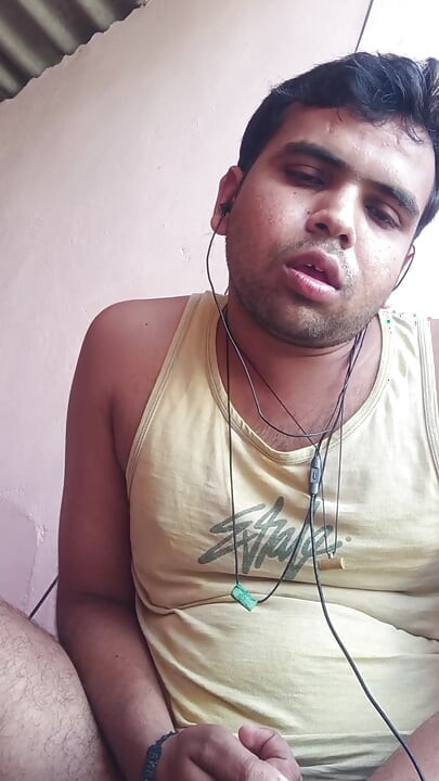 Indian boy name Ismaatdeva giving her fans to Silent jerk with funny handpee