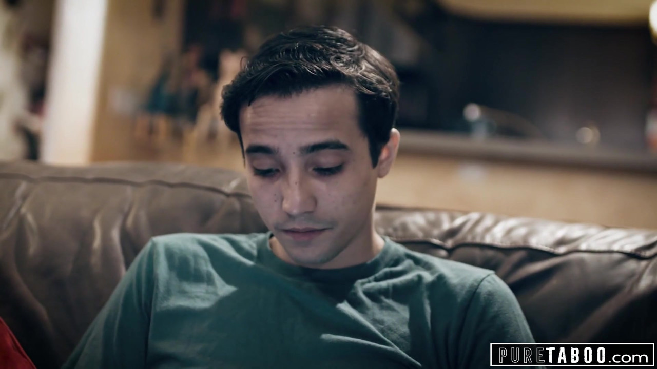 純粋なタブー嫉妬深い息子が継父を誘惑するために継母を誘惑する