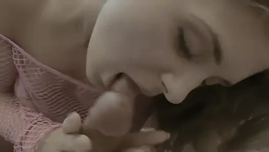 Gadis sange ini lagi asik nyepong dan ngentot memek beceknya habis-habisan sampai matanya merem melek