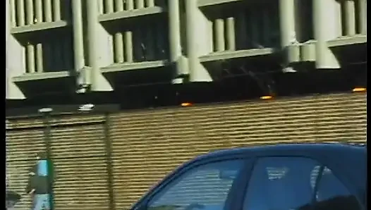 Komuter carpool berambut merah dengan orang mesum yang mencelanya di mobil di lalu lintas kota