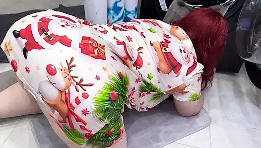 stepson couldn't resist and fucked a mature stepmom with a thick ass in anal when she was on her knees
