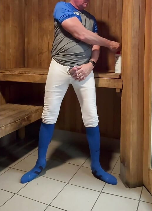 Alpha fun dans le sauna avec JockDad87, partie 7