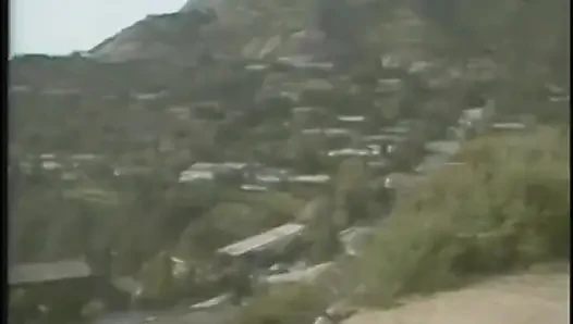 Azgın hatunlar birbirlerini çarpıcı vücutlarını okşamalarını seviyor
