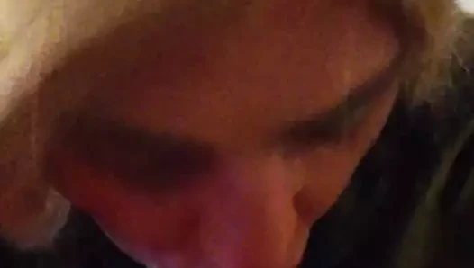 Mladý chlapec s velkým čůrákem poprvé tranny
