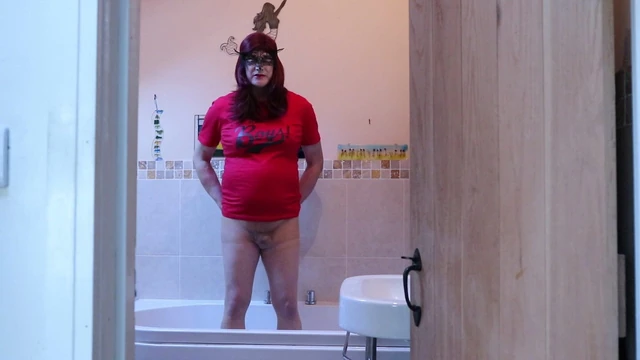 Crossdresser pissing in tights