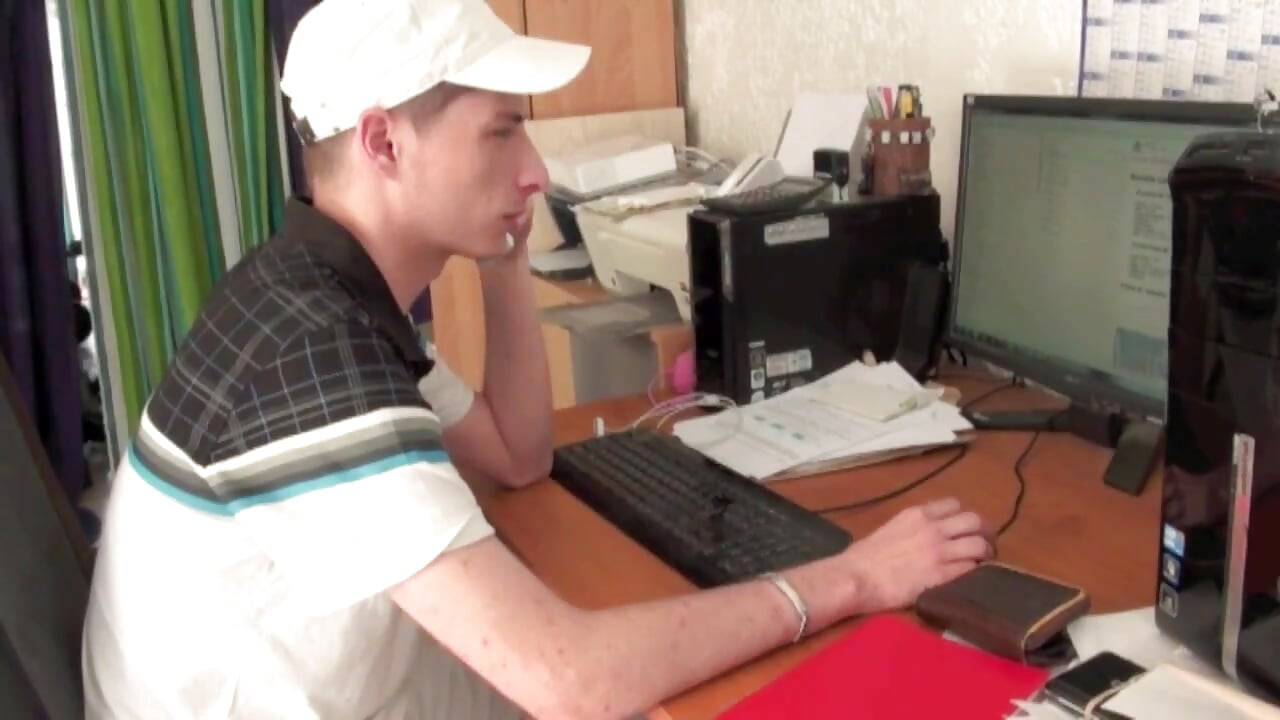 Romantik为了好玩的色情片被Anthony干