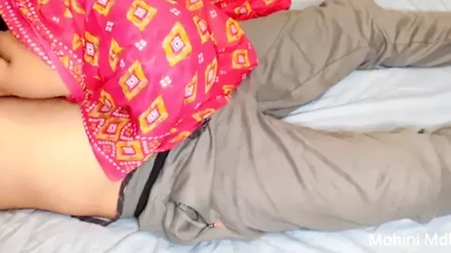 Ghar me ayi dulhan ki chudai devar ne kardi