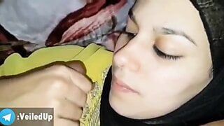 イスラム教徒の叔母が割礼ペニスをフェラ