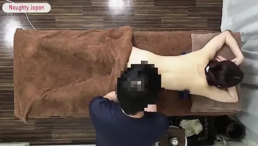 Si cantik kantor jangkung dengan tubuh aduhai ini kembali ke kantor dan ditarik kedalam momen hangat - angle1