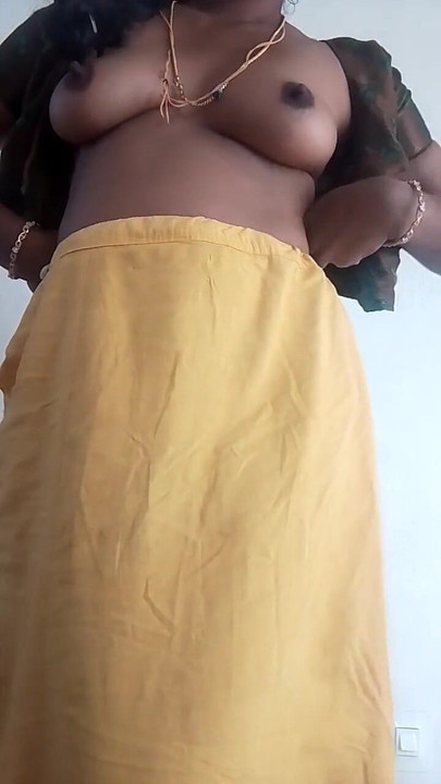 Epic moment from "Tamil bazari aunty saree undressing"