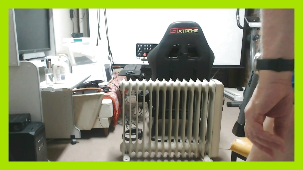 2024 オナニーして私の床でイク