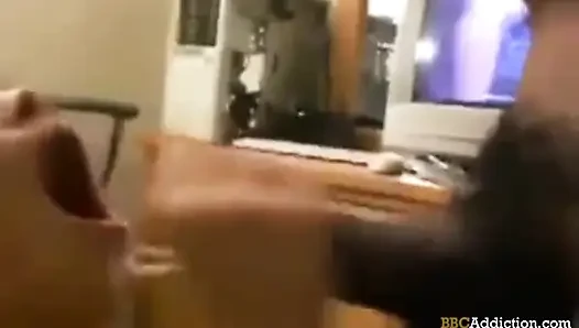 Kecanduan BBC - video porno amatir dan buatan rumah 100%. Tante seksi ini kecanduan kontol besar pria kulit hitam dan pria antar ras