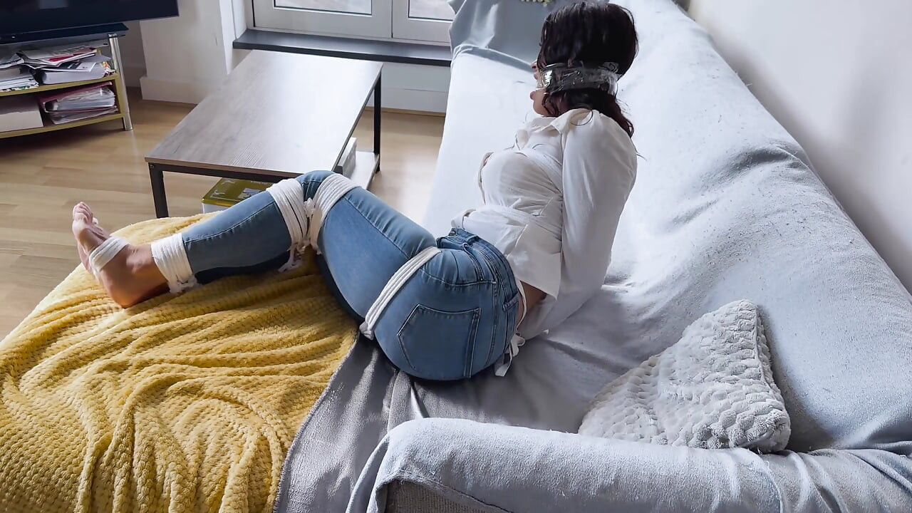 Latina i: Nyfiken styvmamma, dominerande styvson (4k)