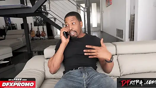 Dfxtra - bebek Breezy Bri'nin ayakları iş görüşmesini bölüyor - ayakla muamele ve sert sikiş