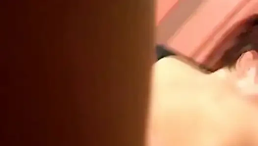 Cewek seksi rambut cokelat menggoda lagi menggoda sambil bugil