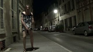 Transgender travesti che suona dildo lingerie all'aperto 136a