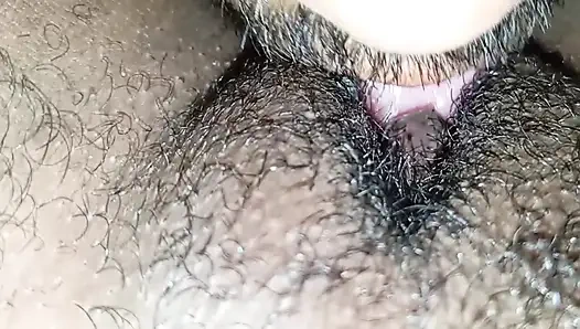 Mengisap memek berkeringat orang beriman yang sudah menikah setelah layanan