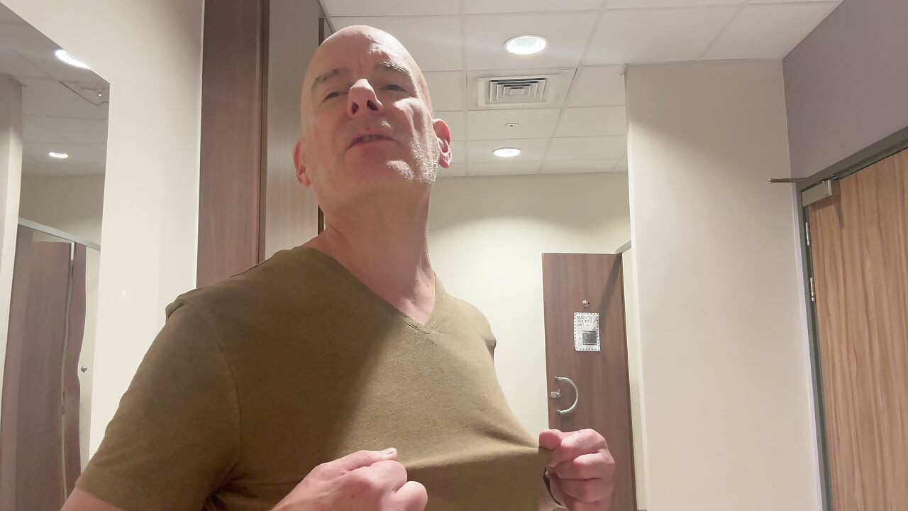 Big Daddy Titty show-off