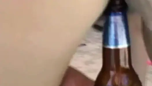 Соло-сессия Brandon у бассейна