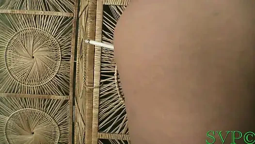 Pertemuan lesbian pertama dua tante seksi yang lagi kelaparan