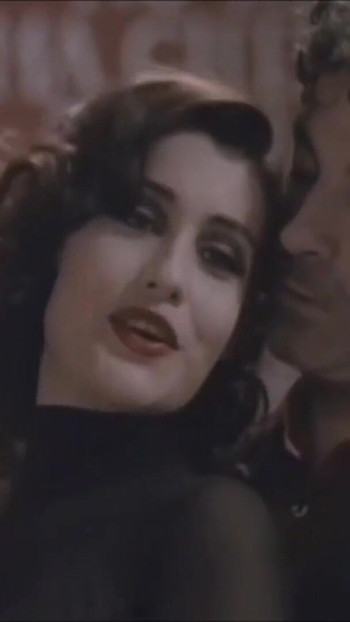 Detik yang menyeronokkan dari "Claudia Koll di Cosi Fan Tutte (1992), dub Turki"