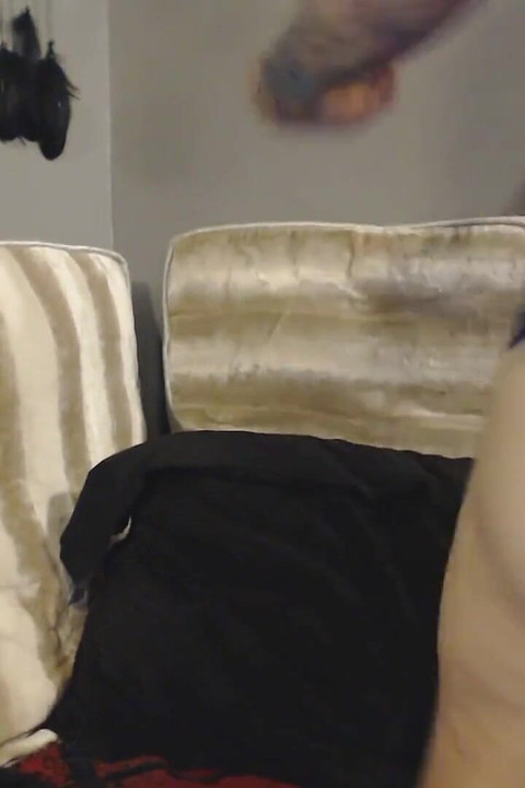 Γκοθ μυρίζει εσώρουχο και λατρεύει το μουνί