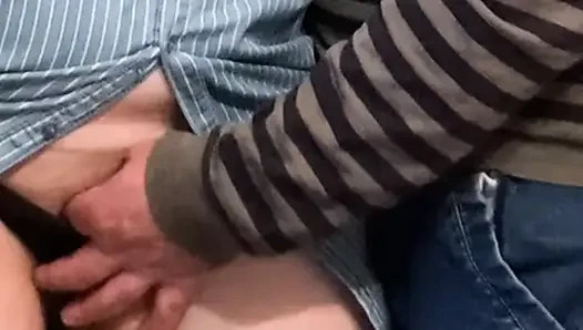 Elbisemin altında sapık parmaklar amımı parmaklıyor