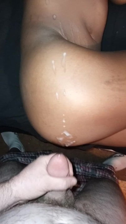 Ebony fuckin on her side cumshot