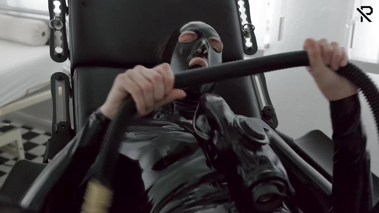 Solo Gasmask Games in the Rubber Clinic Part One