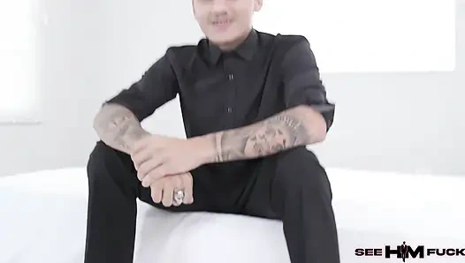 Charmer Victor Ray ayaklarına lolly dames tarafından tapılıyor!